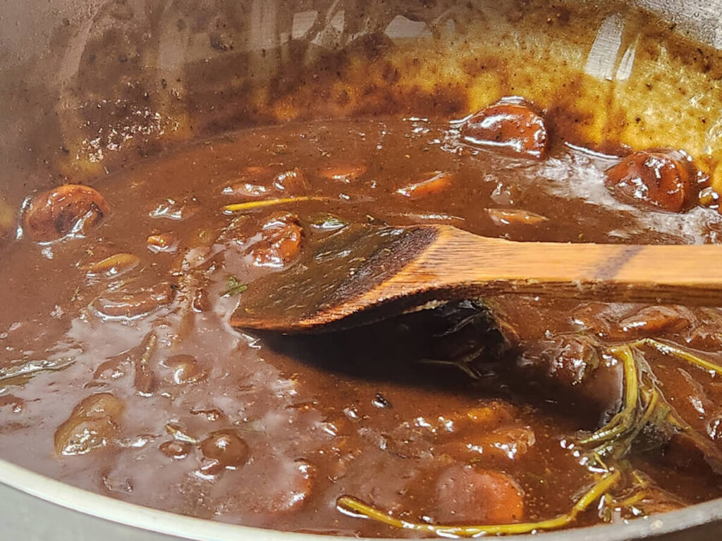 JAHZKITCHEN Salisbury Steak Gravy Reduction