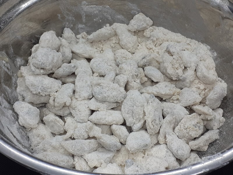 Breaded Clams in Seasoned Flour