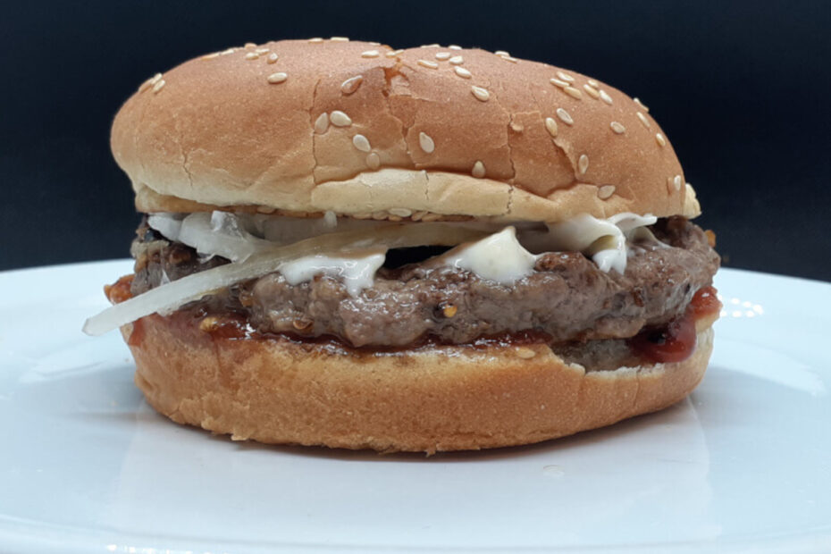 JAHZKITCHEN Saucy Steak Burger