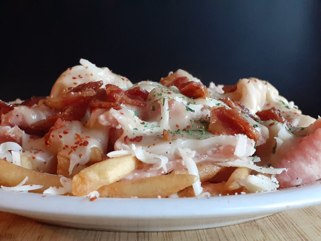 JAHZKITCHEN Porkys Poutine