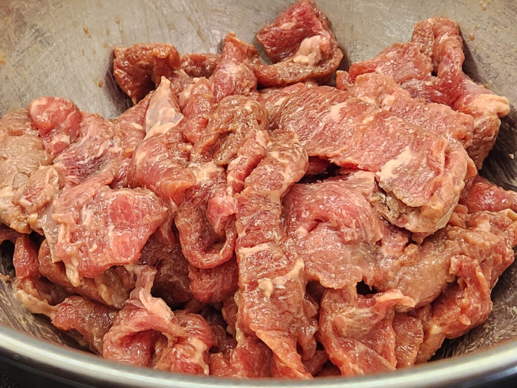 JAHZKITCHEN Velveted Beef Cornstarch, Shaoxing, Soy Sauce, Baking Soda, Sesame Oil