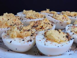 Deviled Eggs with Everything Bagel Seasoning
