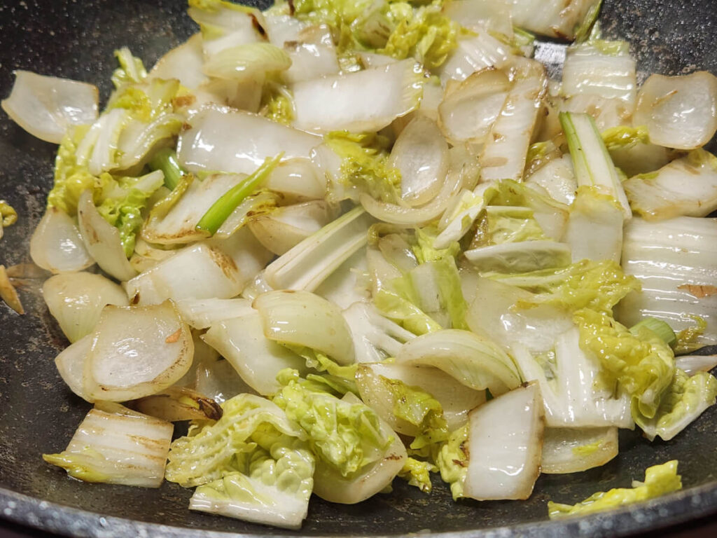 JAHZKITCHEN Wok Stir Frying Onions & Napa for 3 minutes
