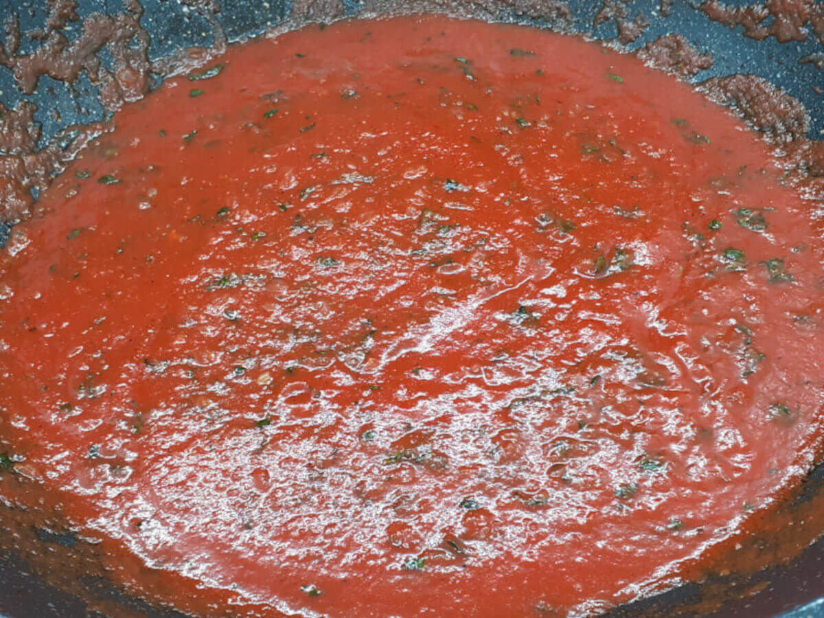 JAHZKITCHEN Basil Tomato Sauce