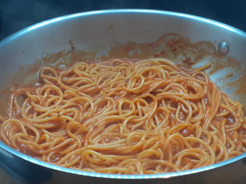 200 g Spaghetti and 400 g of Boyardee Sauce