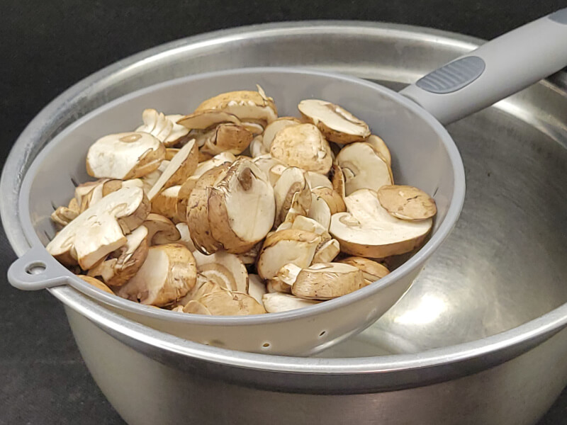 Washed and Dried Sliced Cremini Mushrooms