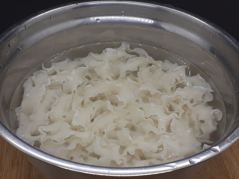 Cooked and Cooled Taiwanese Noodles
