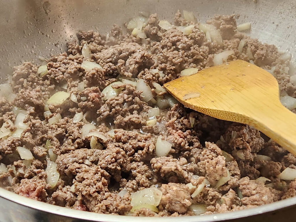JAHZKITCHEN Browning Ground Beef with Onions & Garlic