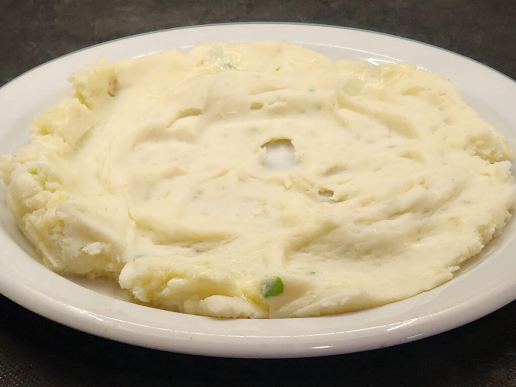 JAHZKITCHEN Mashed Potatoes flattened out to fill the plate