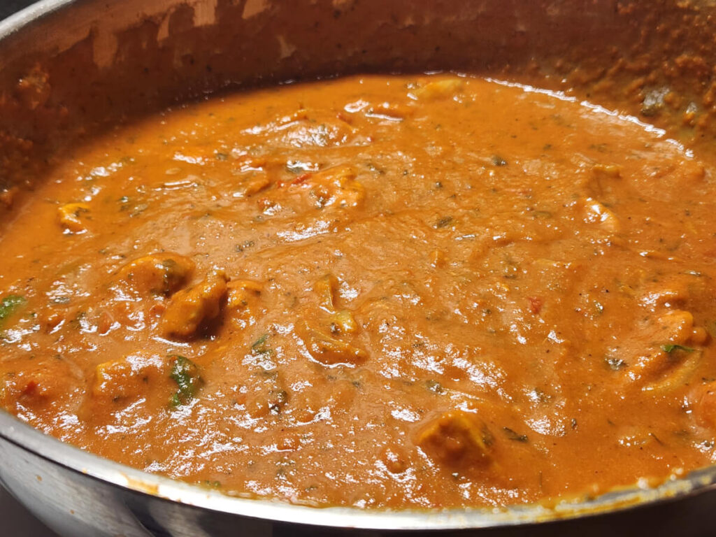 JAHZKITCHEN Butter Chicken adding in Onions, Peppers and Cilantro