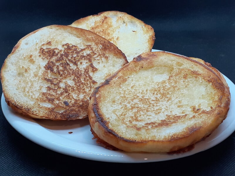 Buttered and Toasted Cheese Buns
