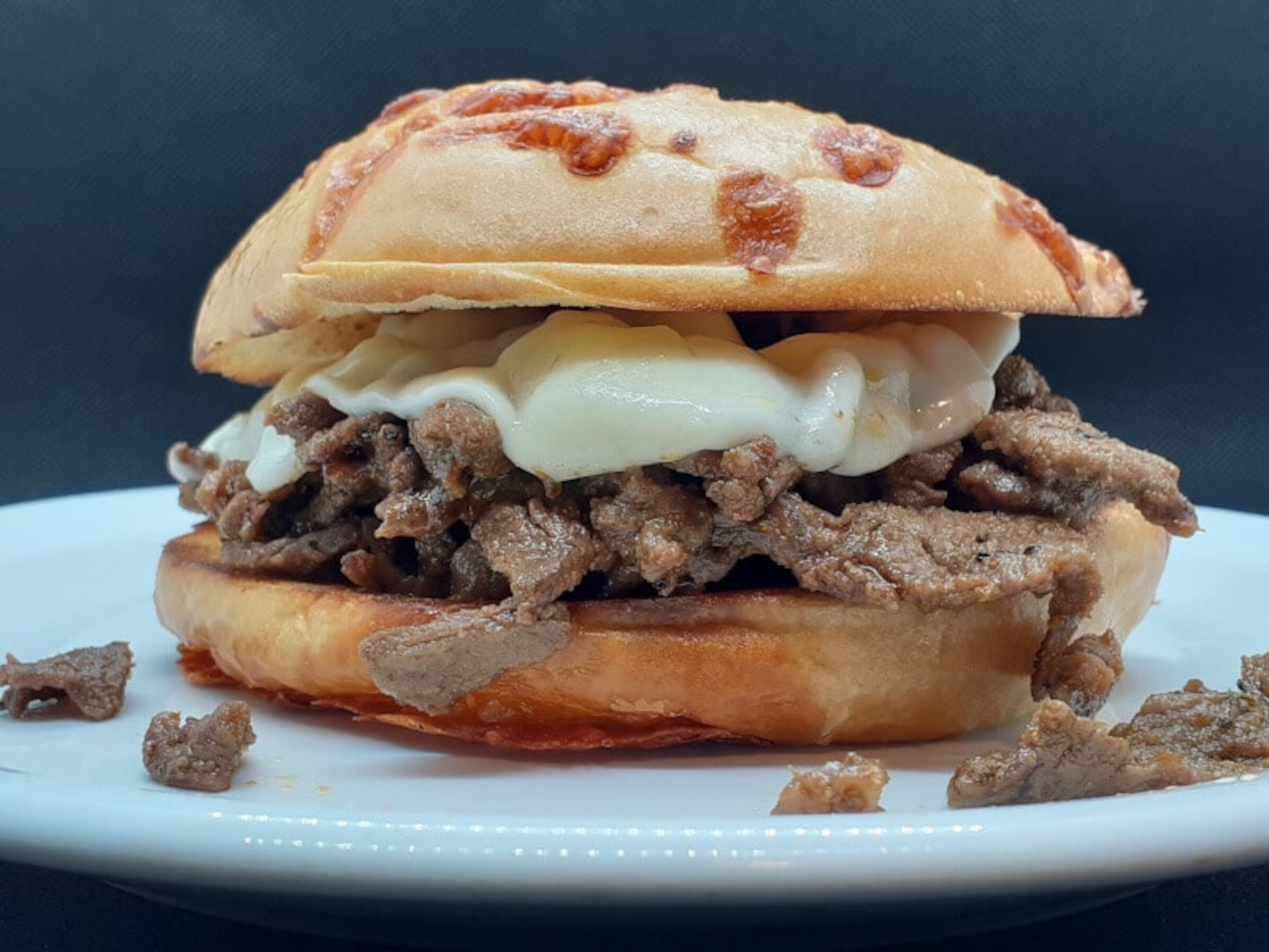 JAHZKITCHEN Hali Cheesesteak on Cheese Buns