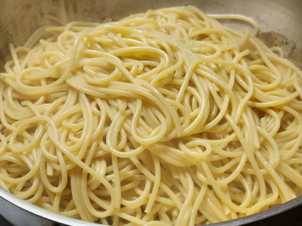 JAHZKITCHEN Adding Pasta to the Pan