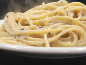JAHZKITCHEN Plate of Cacio e Pepe closeup sideview