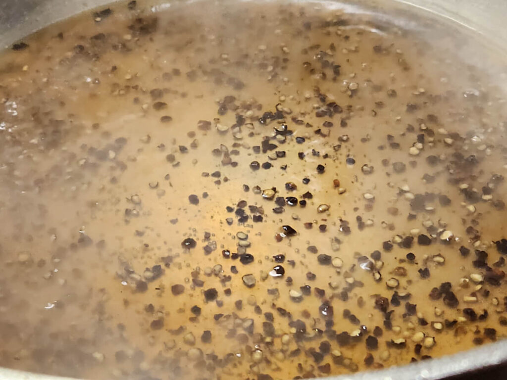 JAHZKITCHEN Softening Crushed Black Pepper Corn in Pasta Water