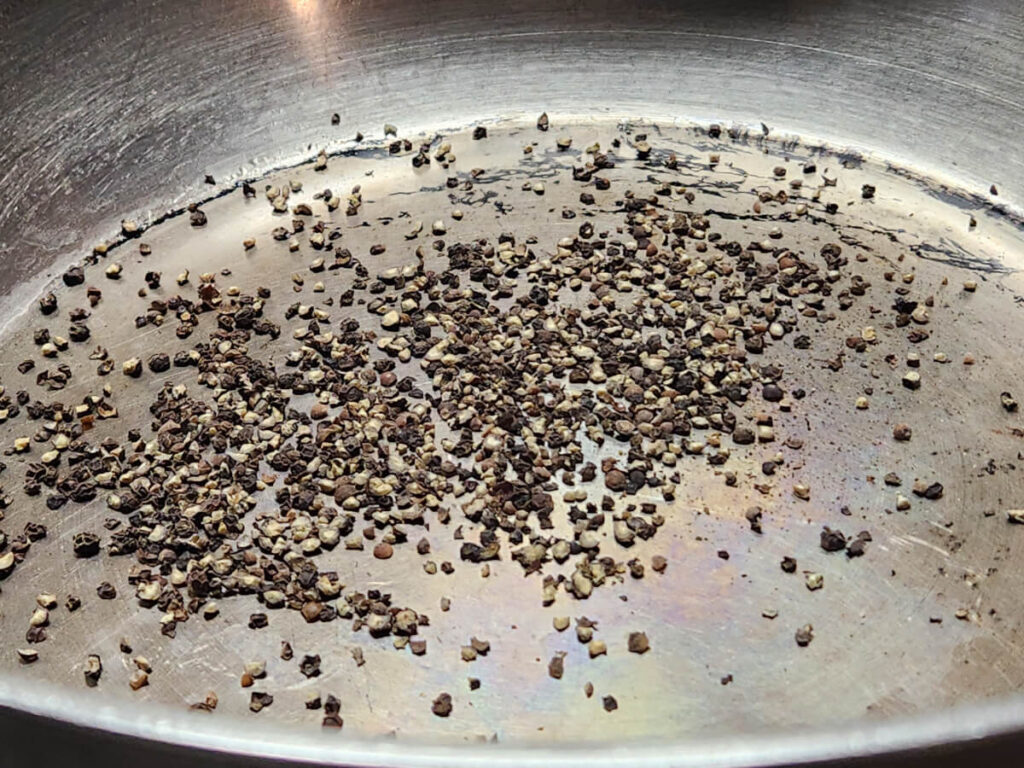 JAHZKITCHEN Toasting Crushed Black Peppercorn