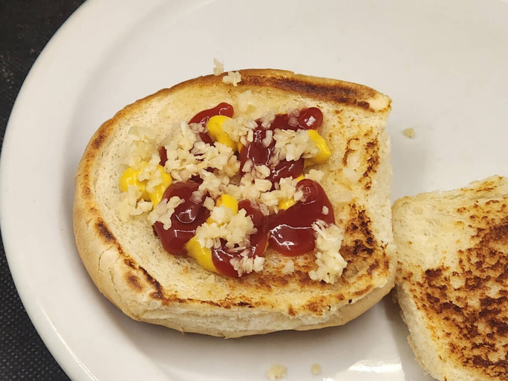 JAHZKITCHEN Hamburger Buns with Mustard Ketchup and Rehydrated Onions