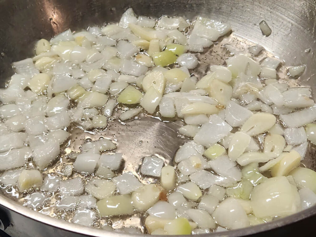 JAHZKITCHEN Cooking Onions & Garlic in Lard