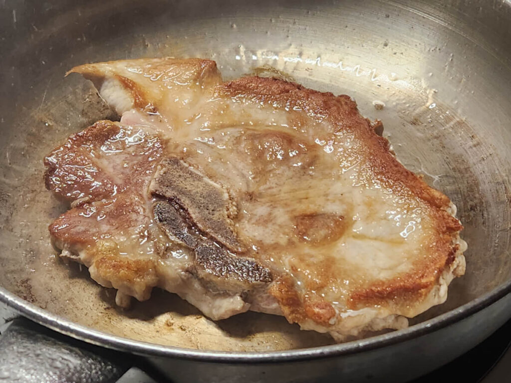 JAHZKITCHEN Searing Pork Chops