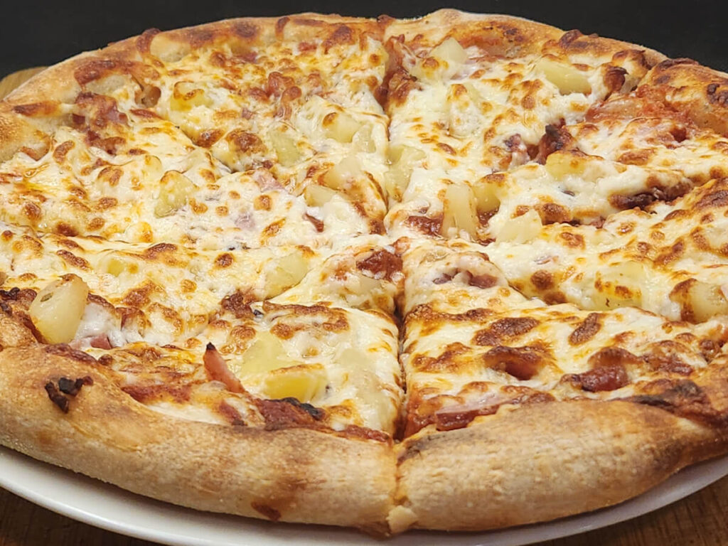 JAHZKITCHEN Sliced Canadian Hawaiian Pizza