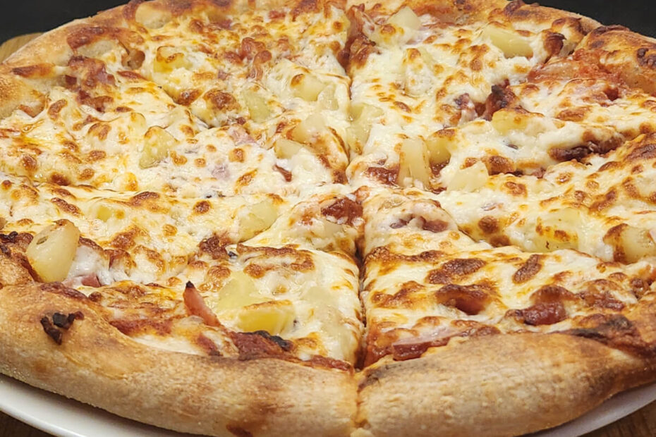 JAHZKITCHEN Sliced Canadian Hawaiian Pizza