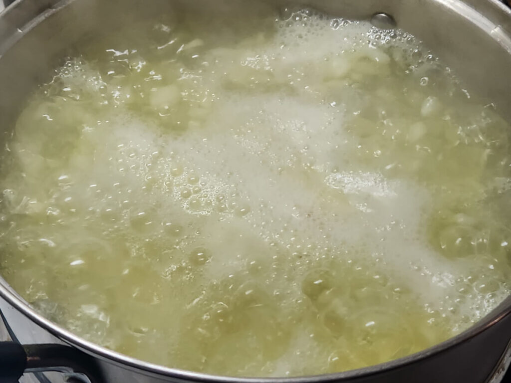 JAHZKITCHEN Boiling Potatoes with Garlic & Onion