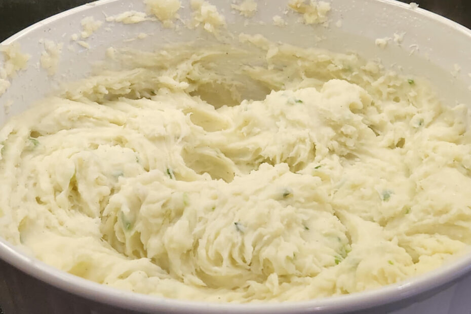 JAHZKITCHEN Closeup Garlic and Onion Mashed Potatoes