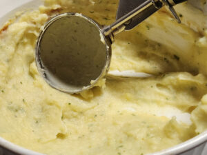 JAHZKITCHEN Thin Garlic & Onion Mashed Potatoes Scoop