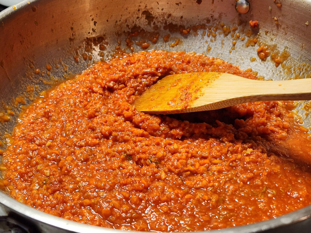 JAHZKITCHEN Adding White Wine to Soffritto