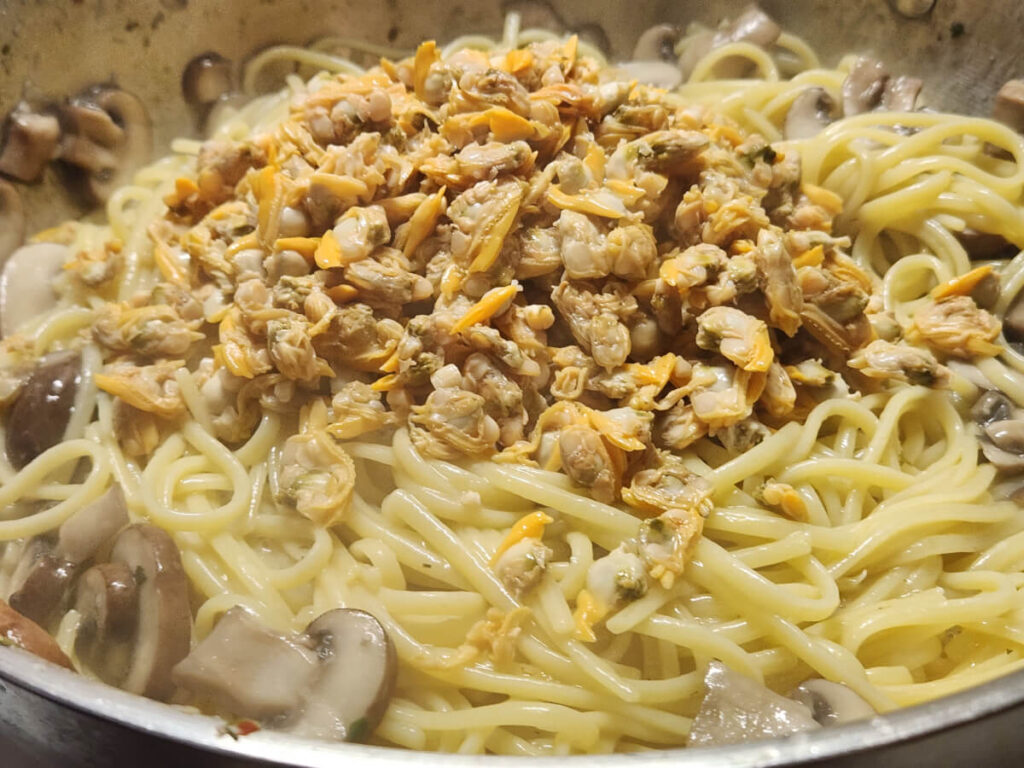 JAHZKITCHEN Adding Clam Meat