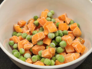 JAHZKITCHEN Bowl of Frozen Carrots & Peas 1 Cup