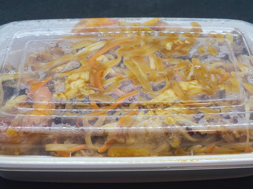 JAHZKITCHEN Thai Bistro Beef & Shrimp Pad Thai Takeout Container