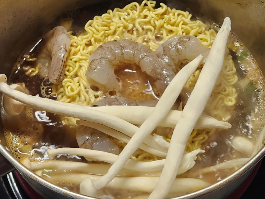 JAHZKITCHEN Beef Kang Shi Fu Ramen adding Shrimp & Mushrooms