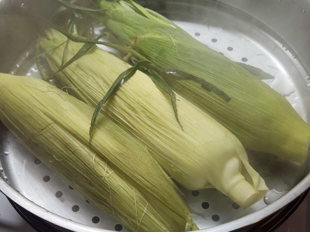 JAHZKITCHEN Steaming Ears of Corn