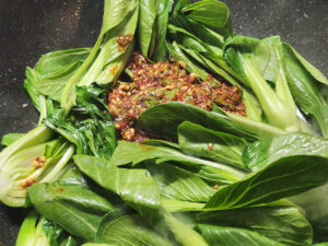 JAHZKITCHEN Adding Gochu Sauce