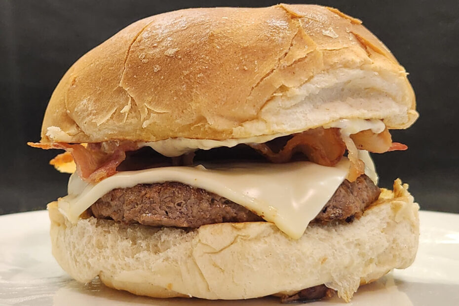 JAHZKITCHEN Bacon & Swiss Burger