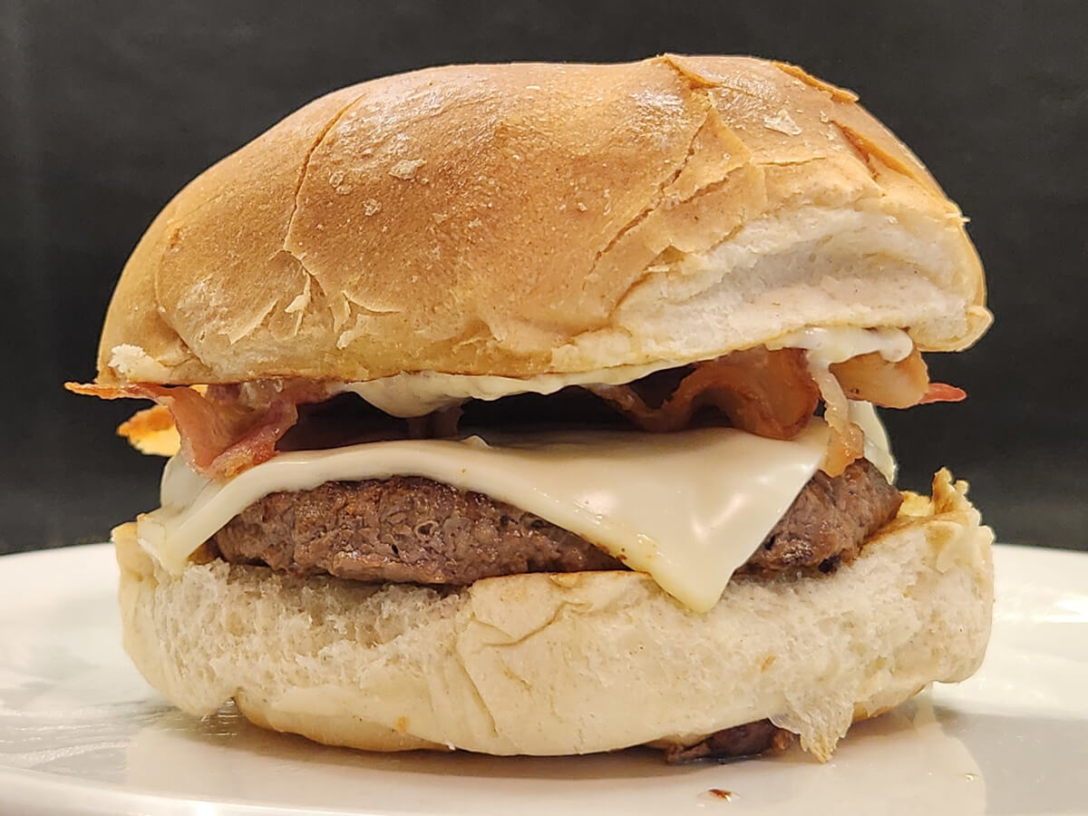 JAHZKITCHEN Bacon & Swiss Burger