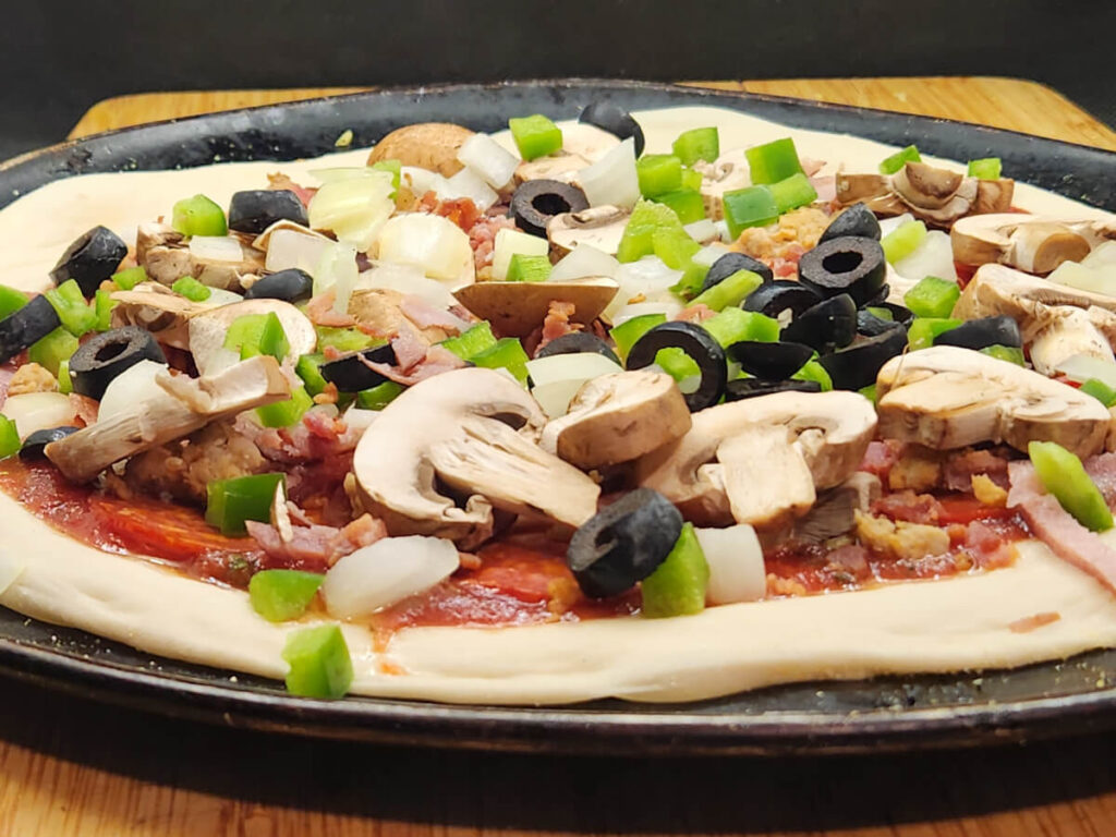 JAHZKITCHEN Assembling the Works Pizza