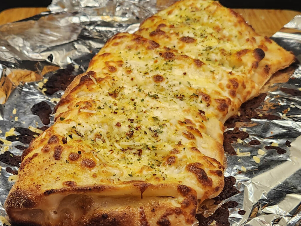 JAHZKITCHEN Garlic Sauce Stuffed Cheesy Bread with Pizza Shake