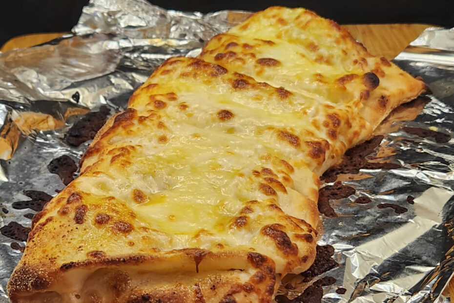 JAHZKITCHEN Special Garlic Sauce Stuffed Cheesy Bread