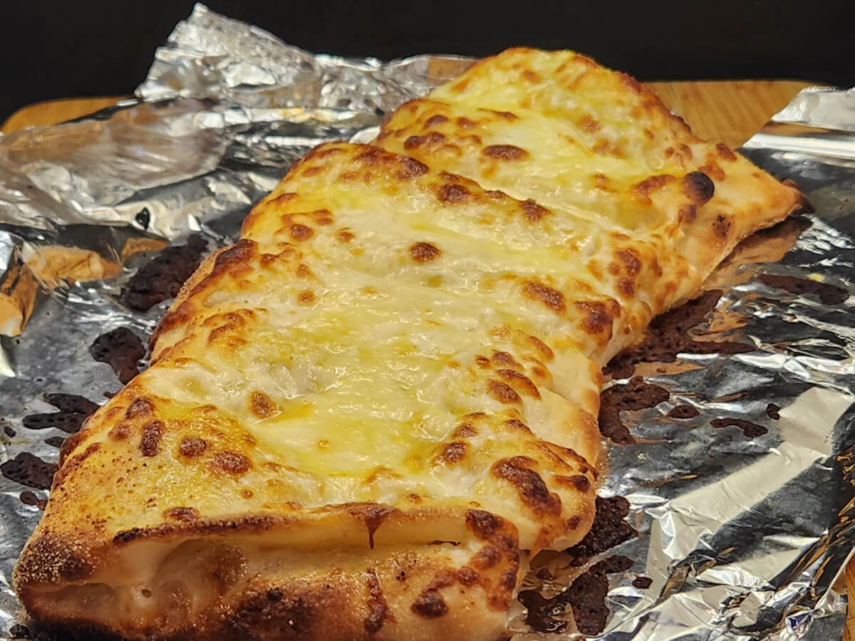 JAHZKITCHEN Special Garlic Sauce Stuffed Cheesy Bread